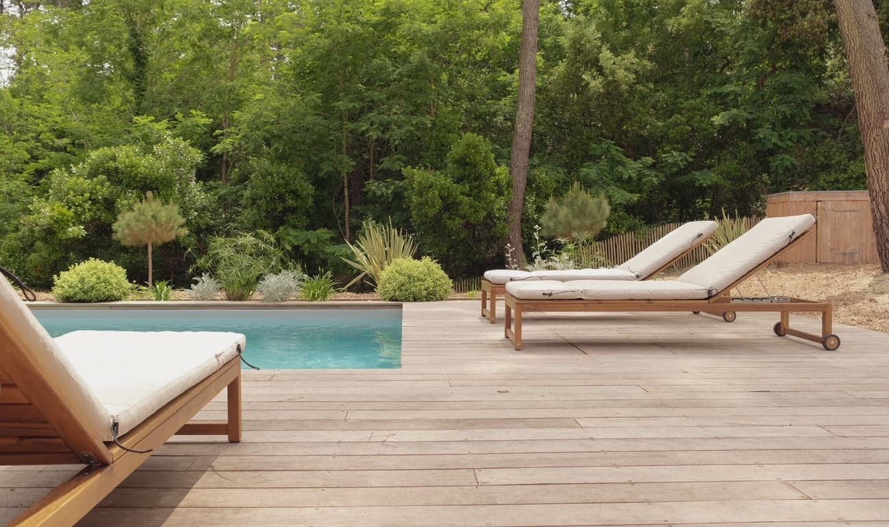 Eau cristalline d'une piscine au Cap Ferret