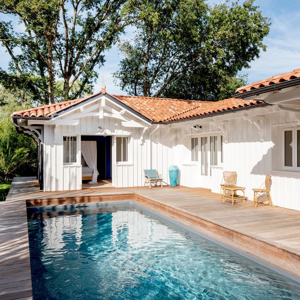Belle piscine construite au Cap Ferret avec terrasse